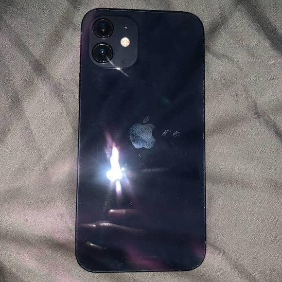 I phone 11 it’s in good condition I had it for a year